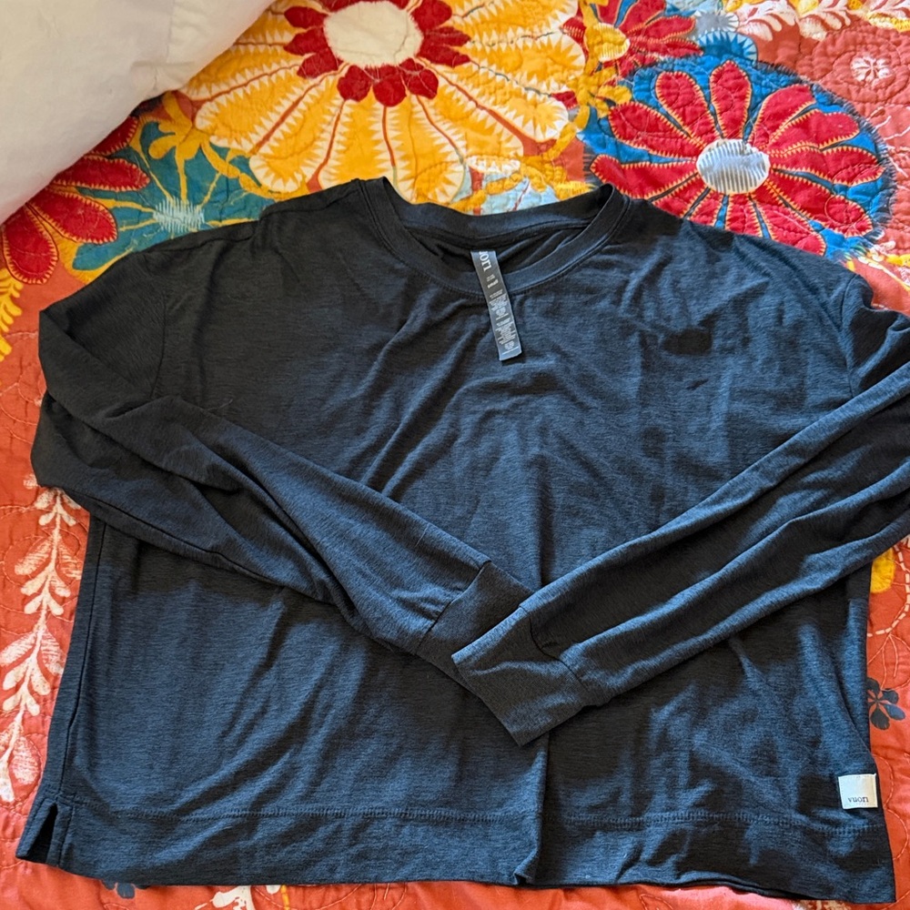 Vuori Women's Charcoal Long Sleeve Tee